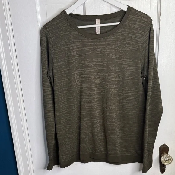 Lululemon Swiftly Relaxed Long Sleeve
Dark Olive / Fatigue Green Top W1708 Sz 10 - Picture 6 of 11